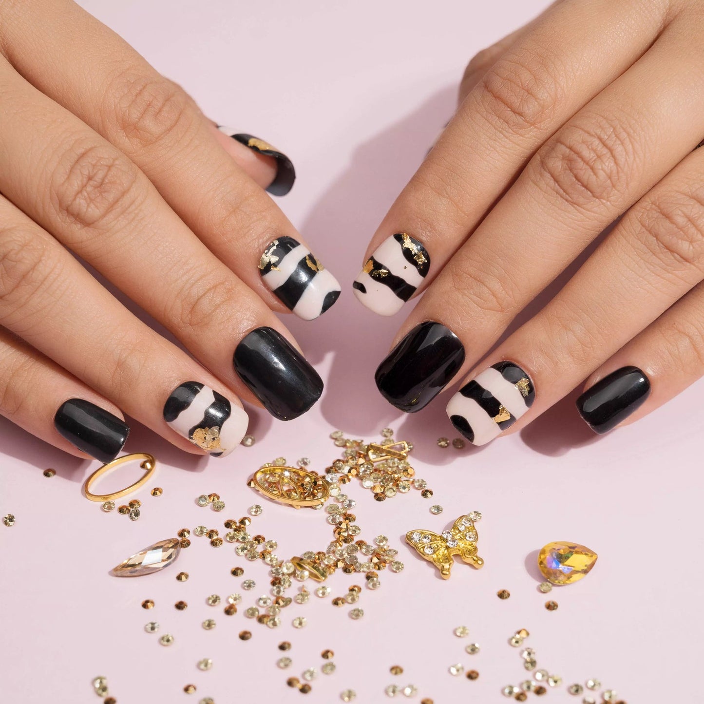 Black Nails Foil Press-on Nails Set